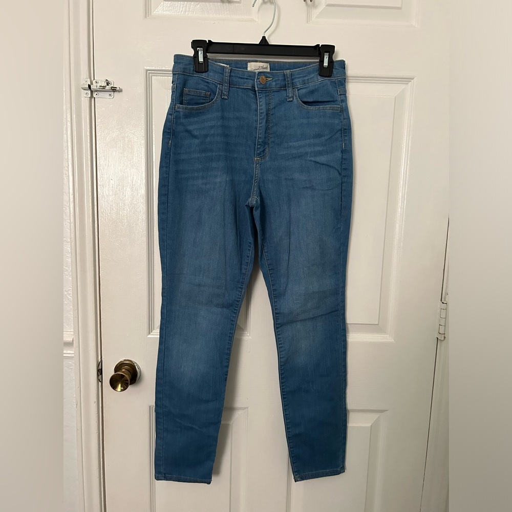 Universal Thread Skinny Jeans in Medium Blue Wash
